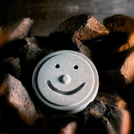 Hukka Saunaveijari Soapstone Sauna Smiley Stone - 01_hero.jpg