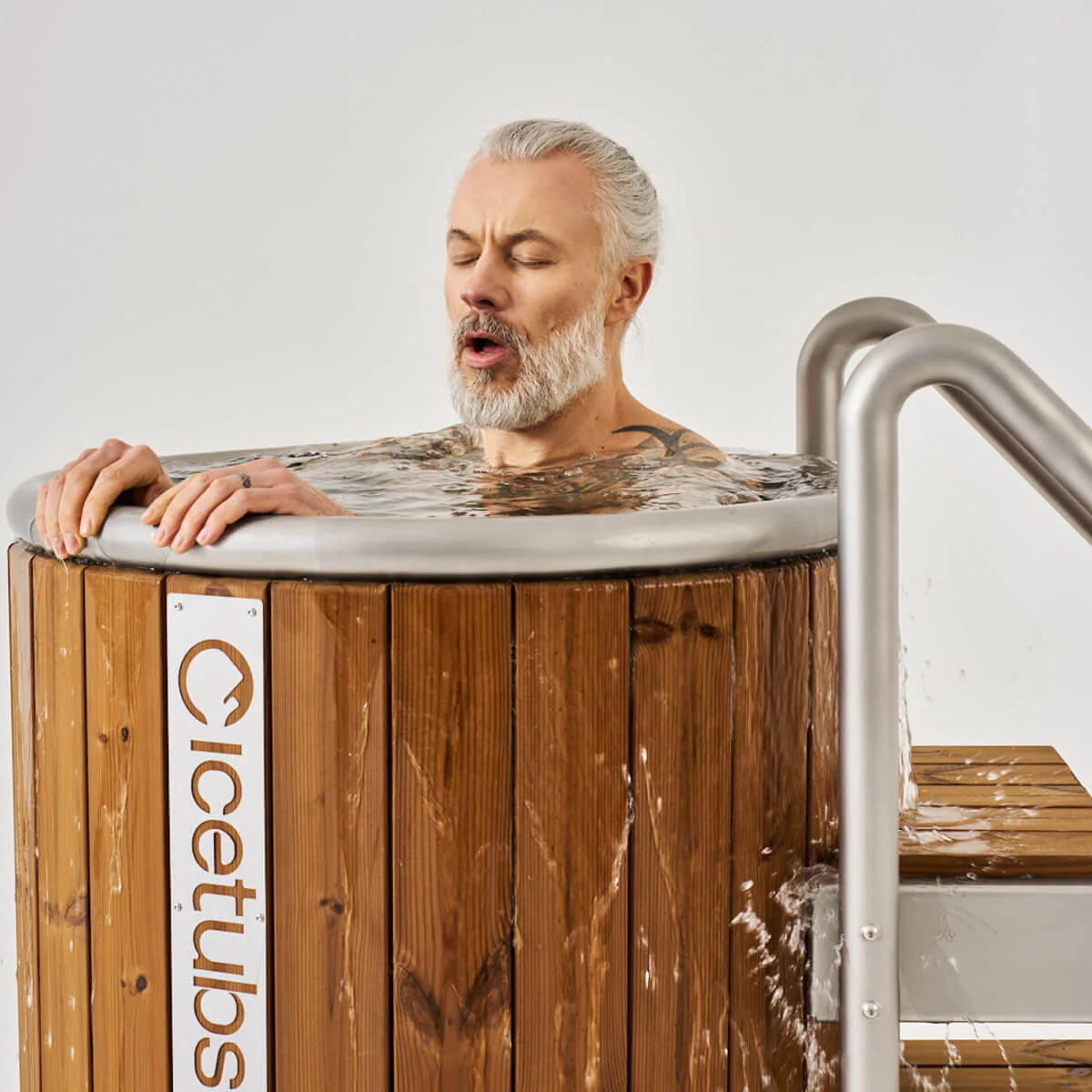 Icetubs IceBarrel Cold Plunge - 08_in_use_breathing.png