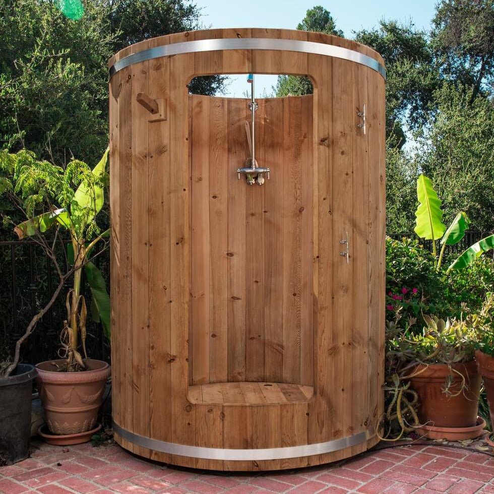 Rainbow Outdoor Shower (Knotty/Clear Red Cedar)