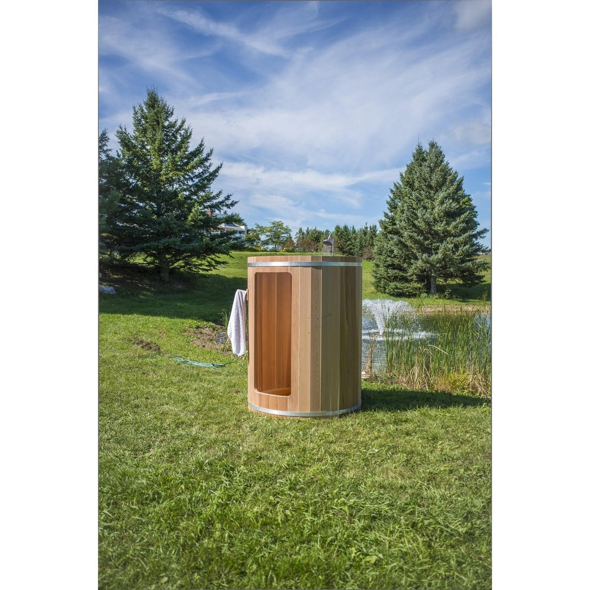 Rainbow Outdoor Shower (Knotty/Clear Red Cedar)