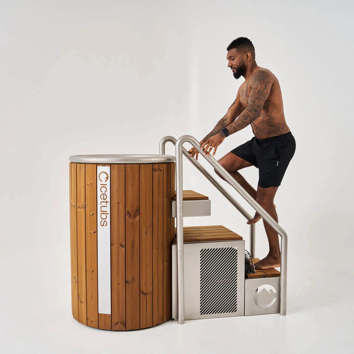 Icetubs IceBarrel Cold Plunge - variant-129675-stairs - 02_climbing_stairs.png