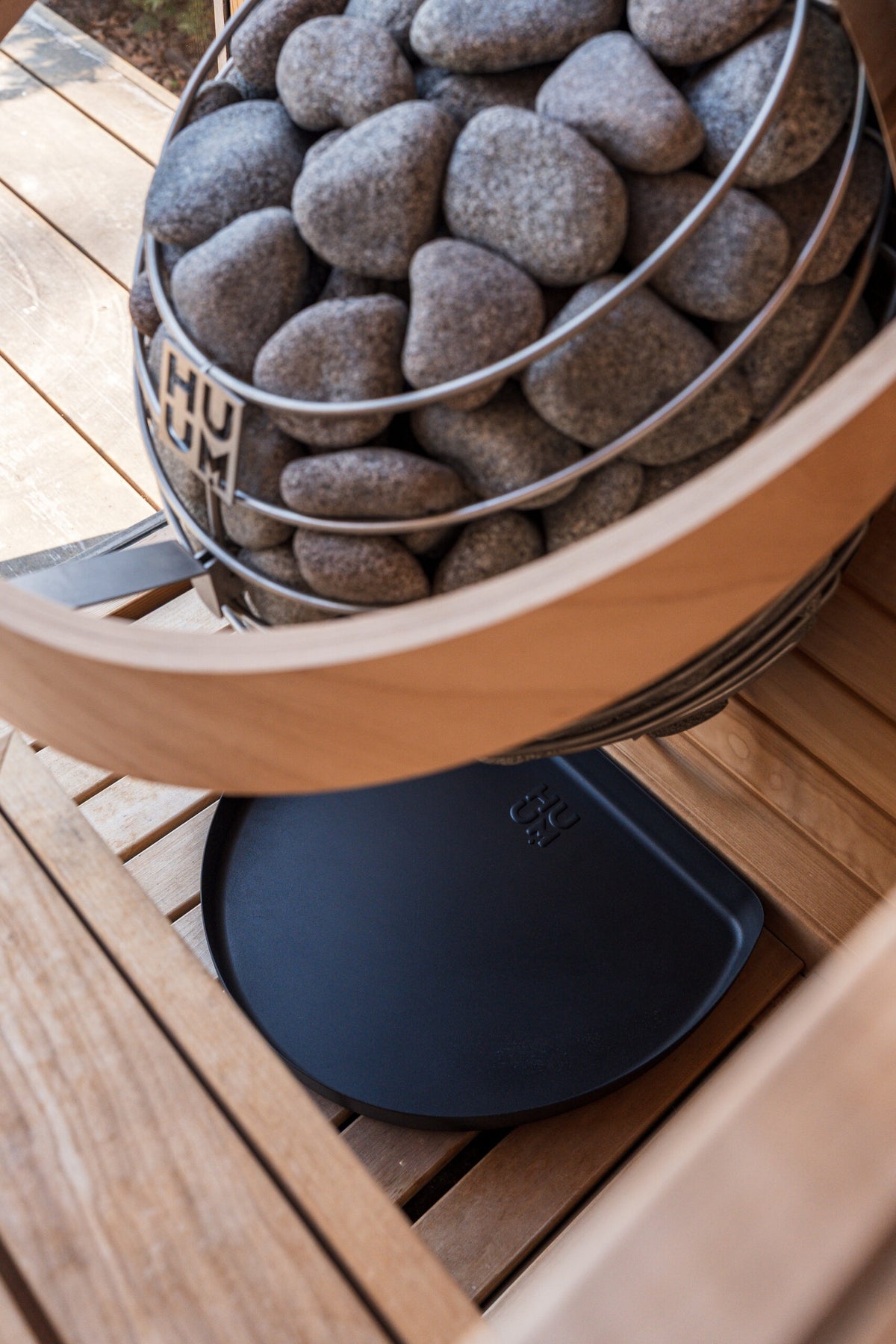 HUUM DROP Stainless Steel Drip Tray - 02_lifestyle.jpg