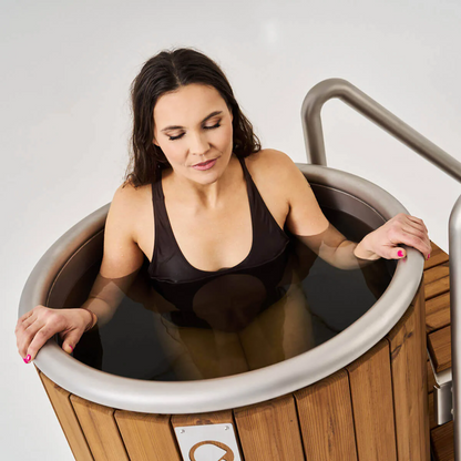 Icetubs IceBarrel Cold Plunge - 07_in_use_submersion.png