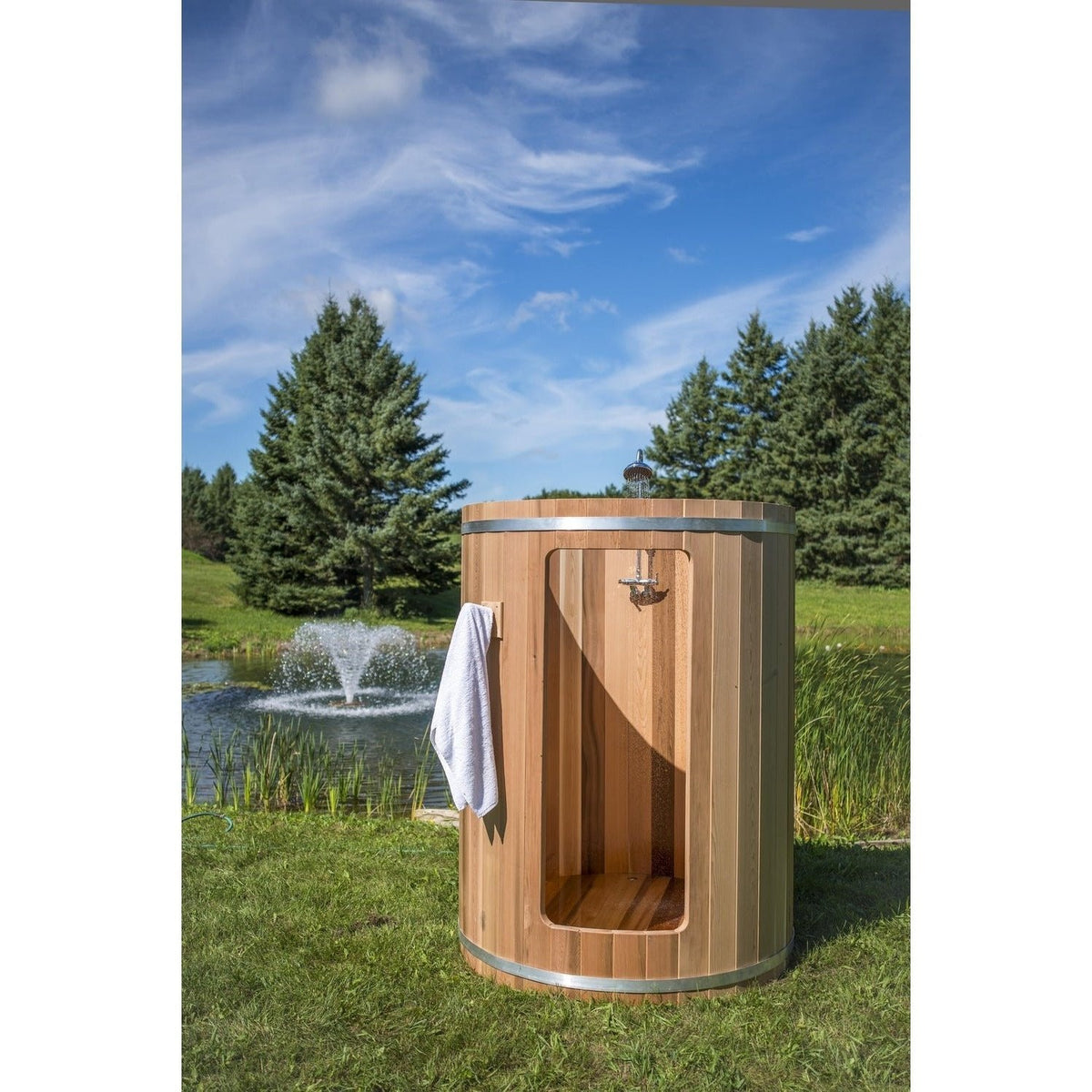 Rainbow Outdoor Shower (Knotty/Clear Red Cedar)