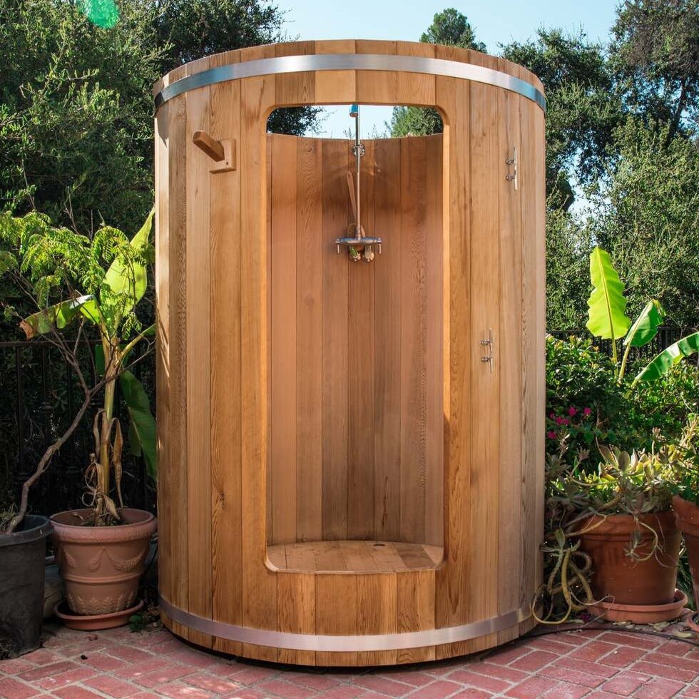 Rainbow Outdoor Shower (Knotty/Clear Red Cedar)